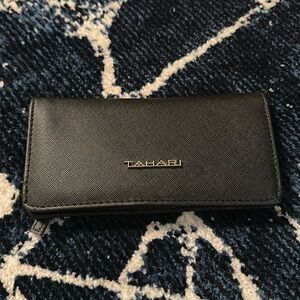 Tahari wallet